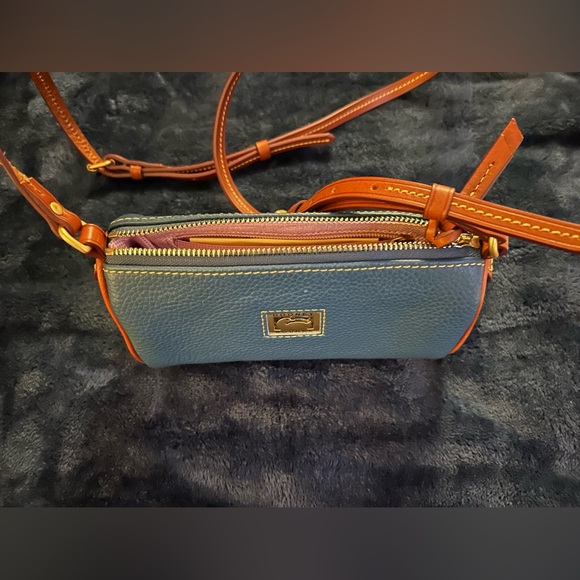 Authentic Dooney & Bourke Dillen small barrel crossbody. New! - Picture 5 of 11
